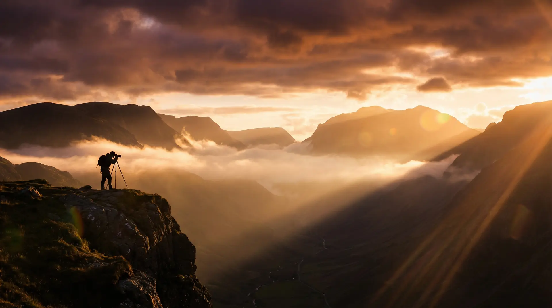 jm天堂 今日焦点摄影作品 - 金色黄昏下的山谷风光
